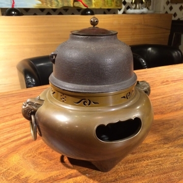 底座