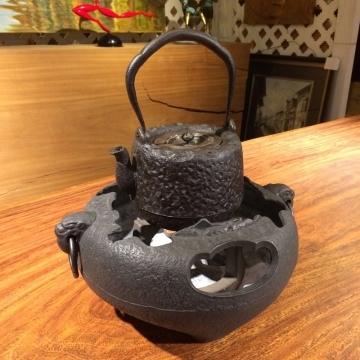 底座